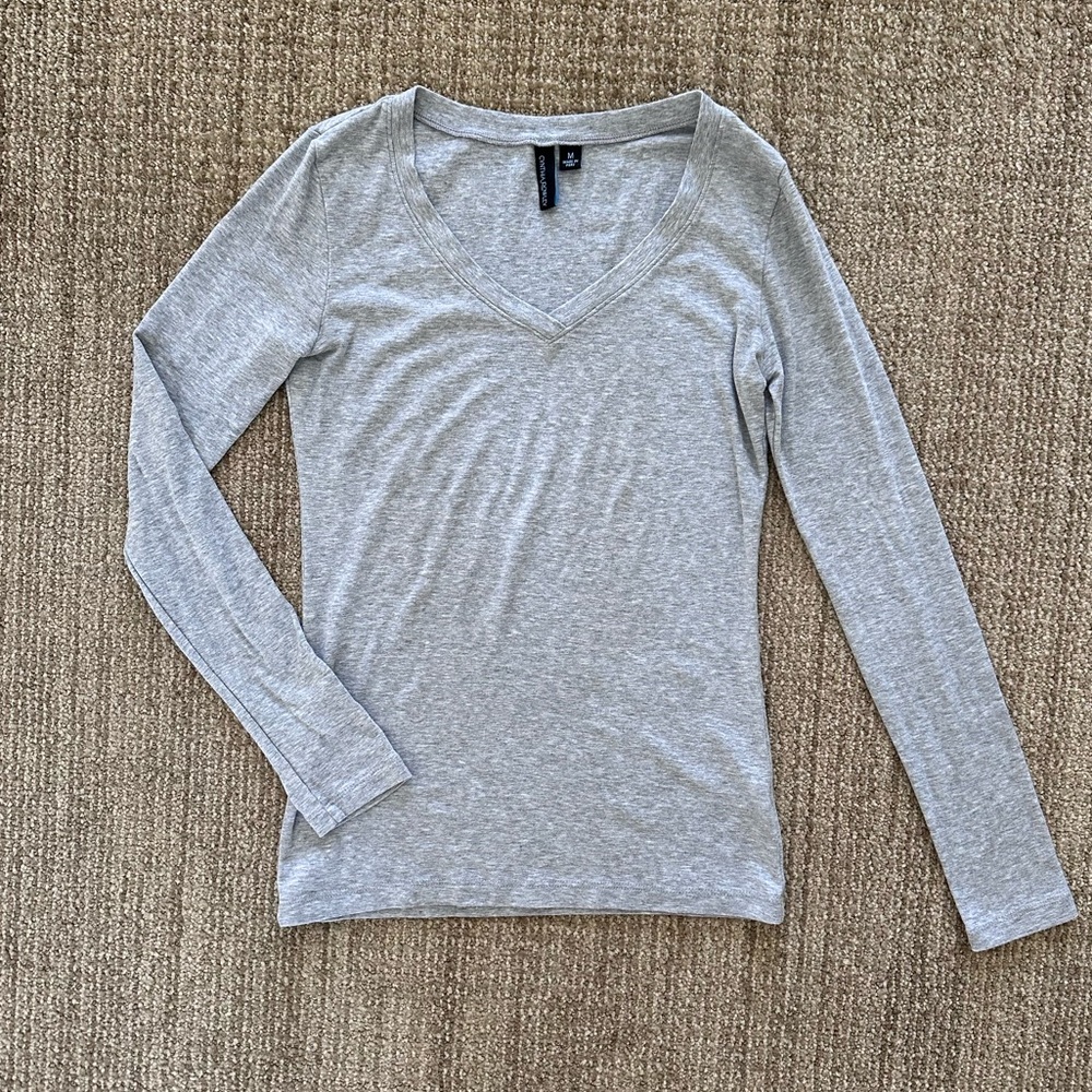 Cynthia Rowley Women’s Gray V-Neck Long Sleeve Top - Medium